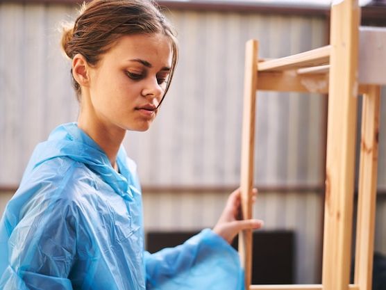 DIY: Jak samodzielnie wykonać półki ścienne z palet – praktyczny przewodnik krok po kroku